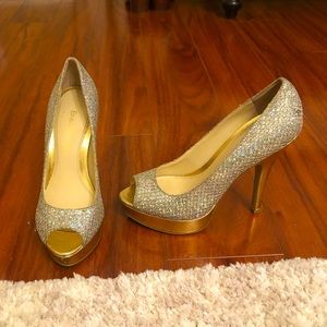 Women’s 4M Peep Toe 4inch Glittery Platform Heel by Enzo Angiolini!